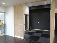 和室もダイケン畳の黒を使用。普段はフルオープンで